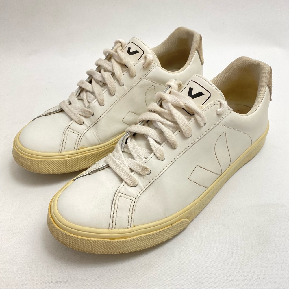 VEJA Womens Sneakers Sz 6 White Leather Low Top Sneakers Trainers Shoes